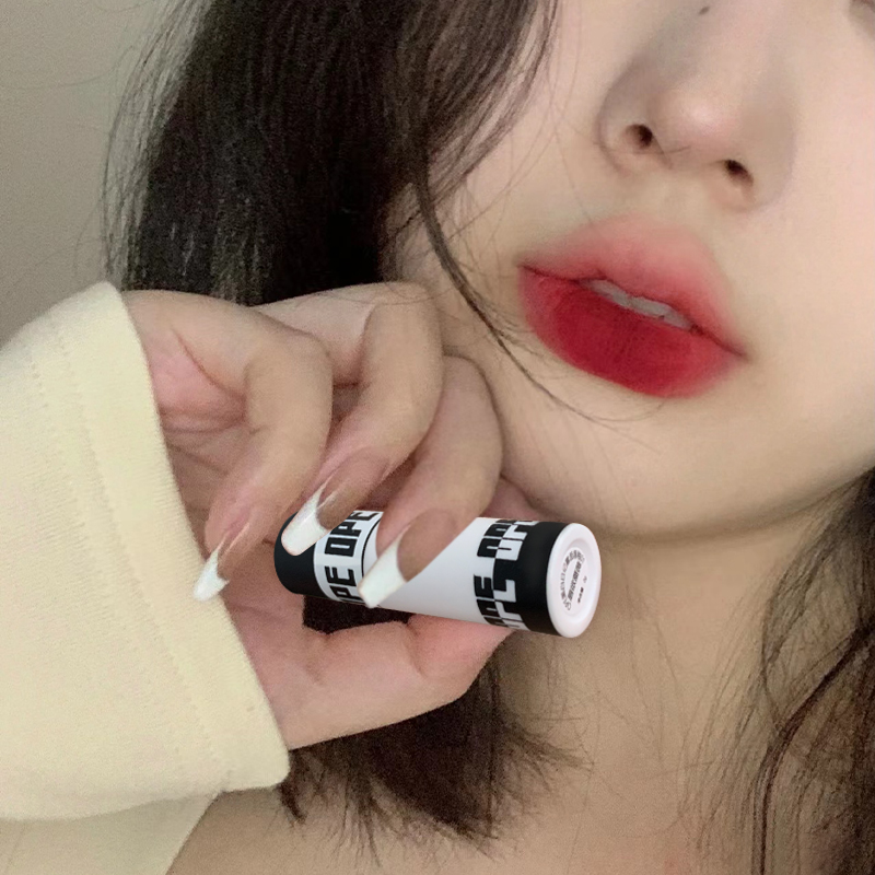 Lucidalabbra in velluto opaco  - Matte Velvet Lip Tint Long Lasting recensione e prezzo